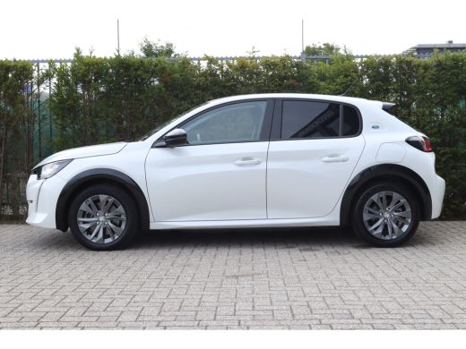 Peugeot e-208 EV Allure 50 kWh | Cruise Control | PDC | Carplay | LMV | LED ActivLease financial lease