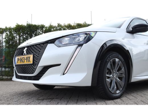 Peugeot e-208 EV Allure 50 kWh | Cruise Control | PDC | Carplay | LMV | LED ActivLease financial lease