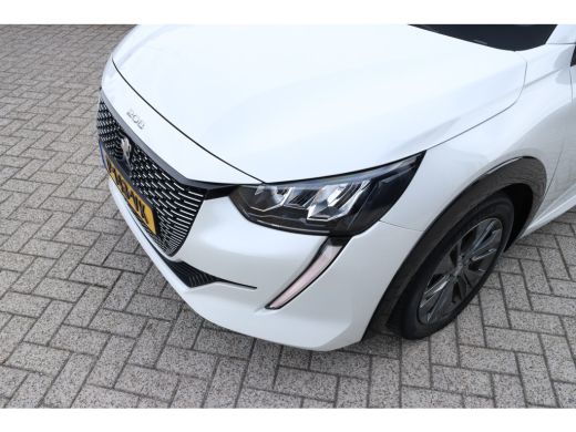 Peugeot e-208 EV Allure 50 kWh | Cruise Control | PDC | Carplay | LMV | LED ActivLease financial lease