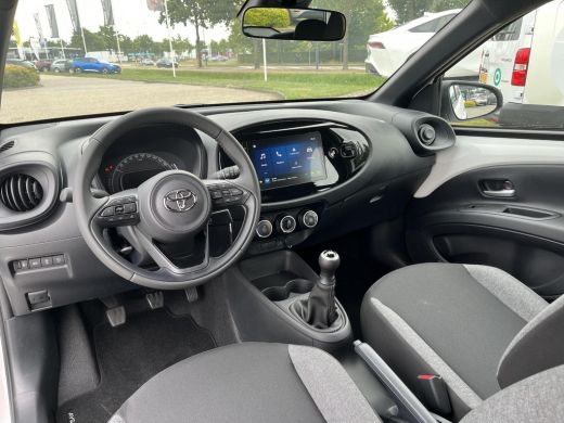 Toyota Aygo 1.0 VVT-i MT Play | All-in prijs | Apple/Android | Camera | Airco | ActivLease financial lease