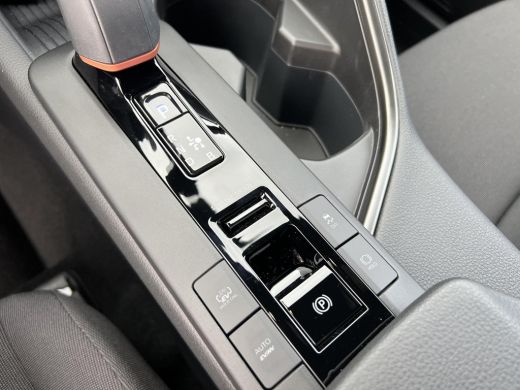 Toyota C-HR 2.0 Plug-in Hybrid 220 Dynamic ActivLease financial lease