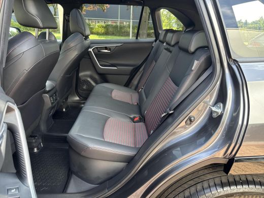 Toyota RAV4 2.5 Plug-in Hybrid AWD Style Plus | 06-10141018 Voor meer informatie ActivLease financial lease