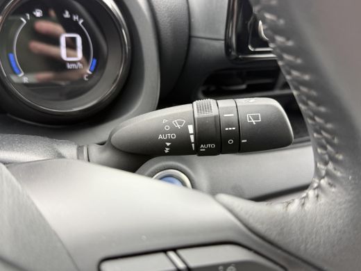 Toyota Yaris 1.5 Hybrid Executive **STOELVERWARMING/ KEYLESS/ ADAPTIEF CRUISE CONTROL/ 36 MAANDEN GARANTIE** ActivLease financial lease
