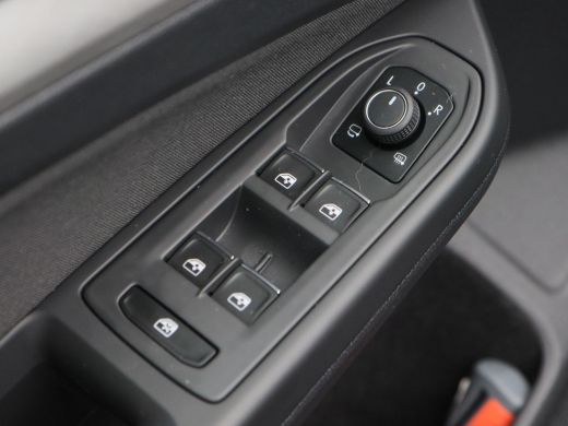 Volkswagen Golf 1.0 TSi 110 Pk Life Business | LED | Carplay | Parkeersensoren | Navigatiesysteem | Elektrische S... ActivLease financial lease