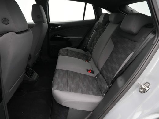 Volkswagen ID.5 Pro Business 77 kWh Navigatie Stuurverwarming Camera Acc 124 ActivLease financial lease