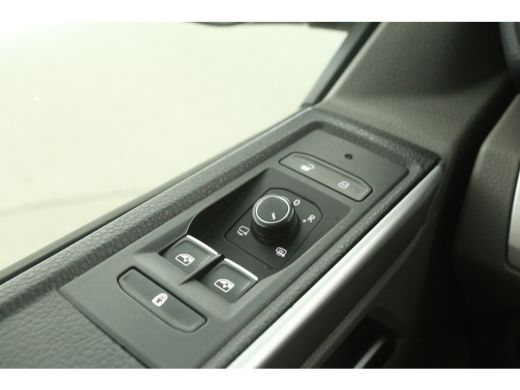 Volkswagen Transporter 2.0 TDI L2H1 30 Bulli | 150PK | DC | 5 Persoons | Automaat | Airco | Camera | Carplay | LED | Vir... ActivLease financial lease