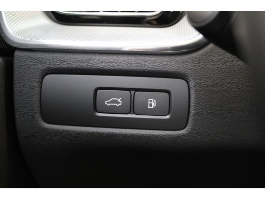 Volvo  XC60 T6 AWD Plus Dark 10km gereden! | Contourstoelen | 19" all season | Trekhaak | Gelaagde zijruiten ActivLease financial lease