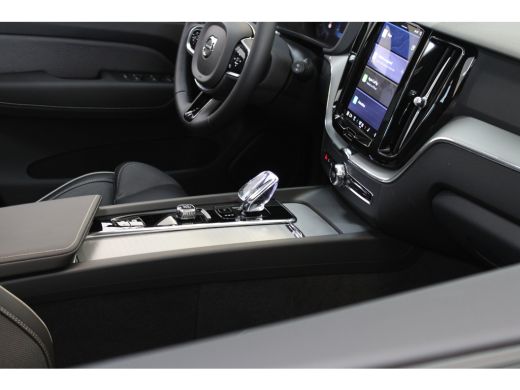 Volvo  XC60 T6 AWD Plus Dark 10km gereden! | Contourstoelen | 19" all season | Trekhaak | Gelaagde zijruiten ActivLease financial lease