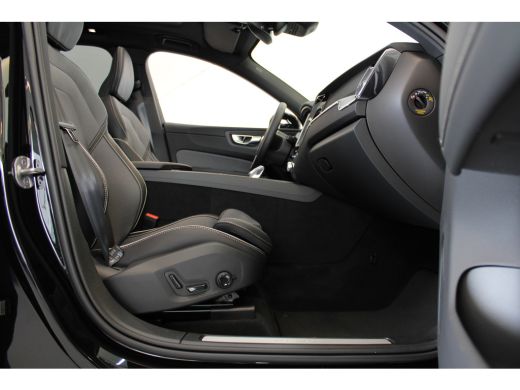 Volvo  XC60 T6 AWD Plus Dark 10km gereden! | Contourstoelen | 19" all season | Trekhaak | Gelaagde zijruiten ActivLease financial lease