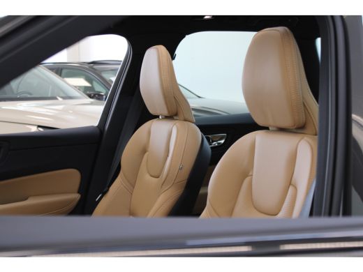 Volvo  XC60 T8 455PK AWD Plus Dark 10km gereden! | Stoelventilatie | 360° | 21" Luchtvering | Trekhaak | gela... ActivLease financial lease