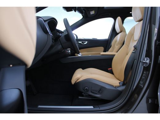 Volvo  XC60 T8 455PK AWD Plus Dark 10km gereden! | Stoelventilatie | 360° | 21" Luchtvering | Trekhaak | gela... ActivLease financial lease