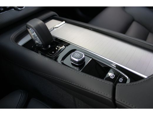Volvo  XC90 T8 455PK AWD Ultimate Dark | 360° | Luchtvering | Trekhaak | Getint Glas | HK Audio | Panoramadak ActivLease financial lease