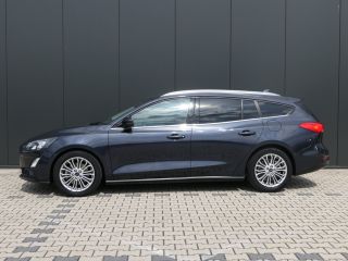 Ford Focus 1.0 EcoBoost Hybrid Titanium X | Winterpack | Camera | Elektrische Achterklep | 17 Inch | Keyless