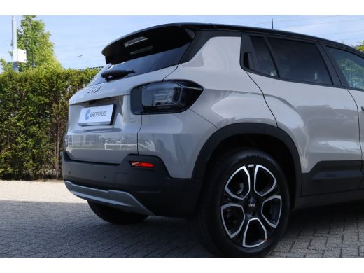 Jeep Avenger Summit | Adaptieve Cruise | Camera | Stoelverwarming | Keyless | Carplay | Elektr. klep | Navi | ... ActivLease financial lease