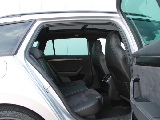 Skoda Superb Combi 1.4 TSI iV 218pk Sportline | Pano dak | Trekhaak ActivLease financial lease