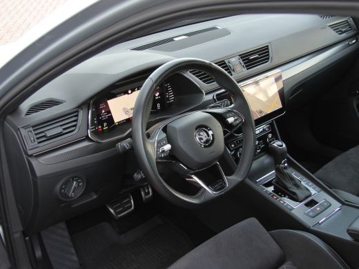 Skoda Superb Combi 1.4 TSI iV 218pk Sportline | Pano dak | Trekhaak ActivLease financial lease