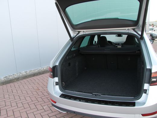 Skoda Superb Combi 1.4 TSI iV 218pk Sportline | Pano dak | Trekhaak ActivLease financial lease