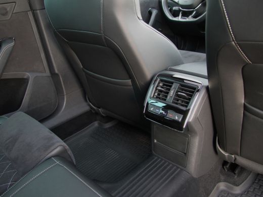 Skoda Superb Combi 1.4 TSI iV 218pk Sportline | Pano dak | Trekhaak ActivLease financial lease