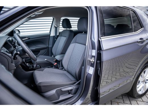 Volkswagen T-Cross Life Edition Inclusief €2000,- inruilvoordeel | 'App-Connect' draadloze smartphone integratie | A... ActivLease financial lease