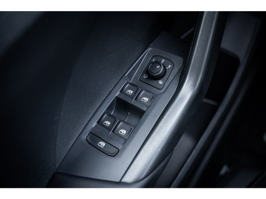 Volkswagen T-Cross Life Edition Inclusief €2000,- inruilvoordeel | 'App-Connect' draadloze smartphone integratie | A... ActivLease financial lease