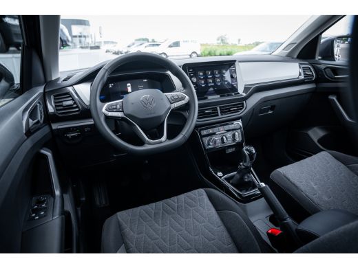 Volkswagen T-Cross Life Edition Inclusief €2000,- inruilvoordeel | 'App-Connect' draadloze smartphone integratie | A... ActivLease financial lease