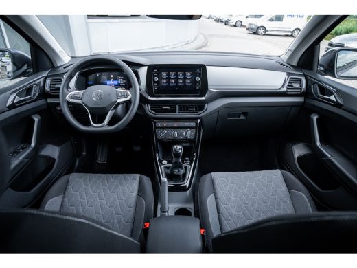 Volkswagen T-Cross Life Edition Inclusief €2000,- inruilvoordeel | 'App-Connect' draadloze smartphone integratie | A... ActivLease financial lease