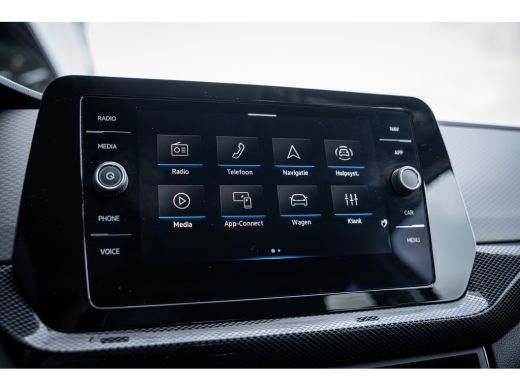 Volkswagen T-Cross Life Edition Inclusief €2000,- inruilvoordeel | 'App-Connect' draadloze smartphone integratie | A... ActivLease financial lease