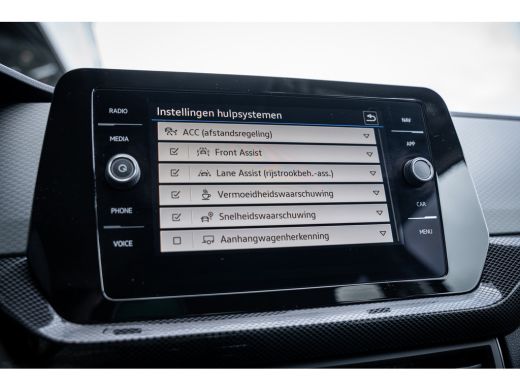 Volkswagen T-Cross Life Edition Inclusief €2000,- inruilvoordeel | 'App-Connect' draadloze smartphone integratie | A... ActivLease financial lease