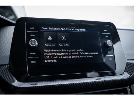 Volkswagen T-Cross Life Edition Inclusief €2000,- inruilvoordeel | 'App-Connect' draadloze smartphone integratie | A... ActivLease financial lease
