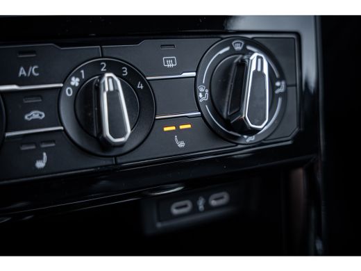 Volkswagen T-Cross Life Edition Inclusief €2000,- inruilvoordeel | 'App-Connect' draadloze smartphone integratie | A... ActivLease financial lease