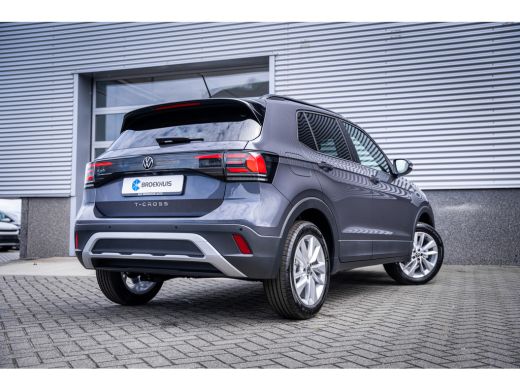 Volkswagen T-Cross Life Edition Inclusief €2000,- inruilvoordeel | 'App-Connect' draadloze smartphone integratie | A... ActivLease financial lease