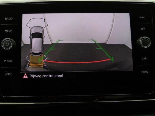 Volkswagen T-Roc 1.5 TSI R-Line Business 150PK DSG Trekhaak, Pano-Schuifdak, 19" LM Velgen, Black Style, LED-Matri... ActivLease financial lease