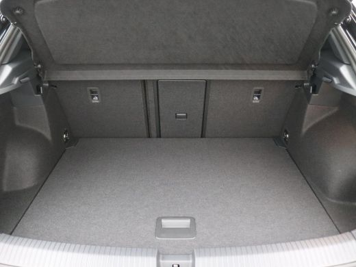 Volkswagen T-Roc 1.5 TSI R-Line Business 150PK DSG Trekhaak, Pano-Schuifdak, 19" LM Velgen, Black Style, LED-Matri... ActivLease financial lease