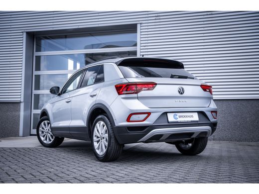 Volkswagen T-Roc Life Edition Inclusief €2000,- inruilvoordeel | 'App-Connect' draadloze smartphone integratie | '... ActivLease financial lease