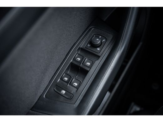 Volkswagen T-Roc Life Edition Inclusief €2000,- inruilvoordeel | 'App-Connect' draadloze smartphone integratie | '... ActivLease financial lease