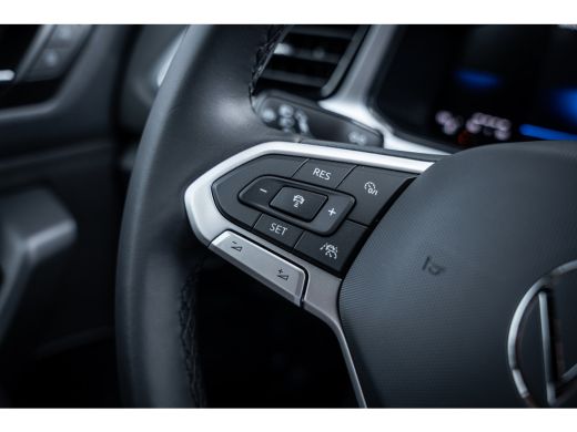 Volkswagen T-Roc Life Edition Inclusief €2000,- inruilvoordeel | 'App-Connect' draadloze smartphone integratie | '... ActivLease financial lease
