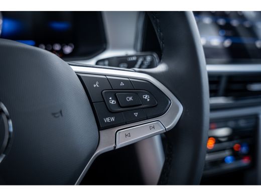 Volkswagen T-Roc Life Edition Inclusief €2000,- inruilvoordeel | 'App-Connect' draadloze smartphone integratie | '... ActivLease financial lease