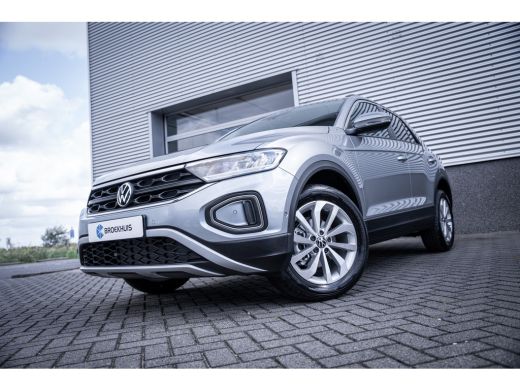 Volkswagen T-Roc Life Edition Inclusief €2000,- inruilvoordeel | 'App-Connect' draadloze smartphone integratie | '... ActivLease financial lease