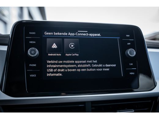 Volkswagen T-Roc Life Edition Inclusief €2000,- inruilvoordeel | 'App-Connect' draadloze smartphone integratie | '... ActivLease financial lease