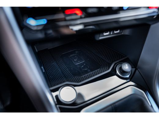 Volkswagen T-Roc Life Edition Inclusief €2000,- inruilvoordeel | 'App-Connect' draadloze smartphone integratie | '... ActivLease financial lease