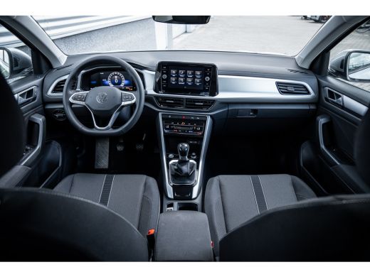 Volkswagen T-Roc Life Edition Inclusief €2000,- inruilvoordeel | 'App-Connect' draadloze smartphone integratie | '... ActivLease financial lease