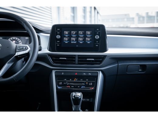 Volkswagen T-Roc Life Edition Inclusief €2000,- inruilvoordeel | 'App-Connect' draadloze smartphone integratie | '... ActivLease financial lease