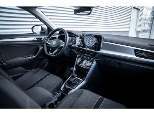 Volkswagen T-Roc Life Edition Inclusief €2000,- inruilvoordeel | 'App-Connect' draadloze smartphone integratie | '... ActivLease financial lease