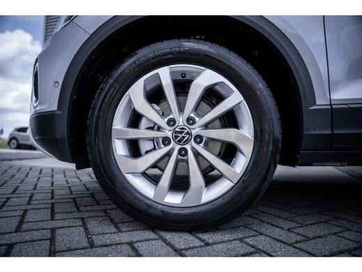 Volkswagen T-Roc Life Edition Inclusief €2000,- inruilvoordeel | 'App-Connect' draadloze smartphone integratie | '... ActivLease financial lease