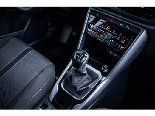 Volkswagen T-Roc Life Edition Inclusief €2000,- inruilvoordeel | 'App-Connect' draadloze smartphone integratie | '... ActivLease financial lease