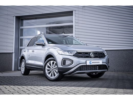 Volkswagen T-Roc Life Edition Inclusief €2000,- inruilvoordeel | 'App-Connect' draadloze smartphone integratie | '... ActivLease financial lease