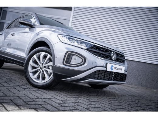Volkswagen T-Roc Life Edition Inclusief €2000,- inruilvoordeel | 'App-Connect' draadloze smartphone integratie | '... ActivLease financial lease