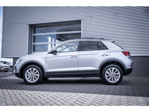 Volkswagen T-Roc Life Edition Inclusief €2000,- inruilvoordeel | 'App-Connect' draadloze smartphone integratie | '... ActivLease financial lease