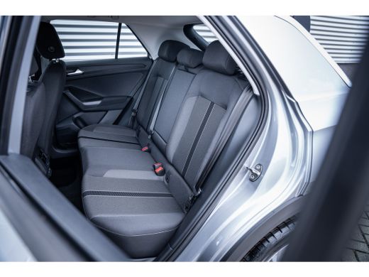 Volkswagen T-Roc Life Edition Inclusief €2000,- inruilvoordeel | 'App-Connect' draadloze smartphone integratie | '... ActivLease financial lease