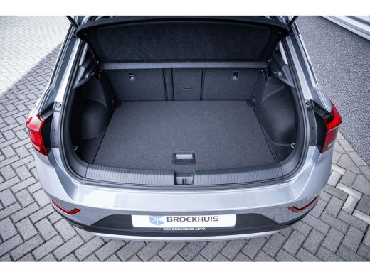 Volkswagen T-Roc Life Edition Inclusief €2000,- inruilvoordeel | 'App-Connect' draadloze smartphone integratie | '... ActivLease financial lease